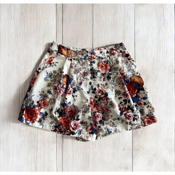 UNGARO Floral Pleated High Waist Shorts Size 8 - Picture 1 of 10